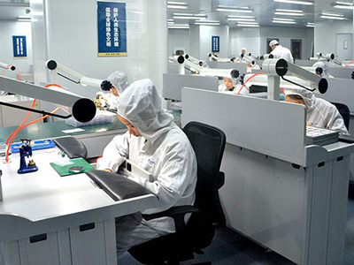 藍(lán)天風(fēng)機(jī)為伯恩光學(xué)提供風(fēng)淋室凈化風(fēng)機(jī)技術(shù)支持